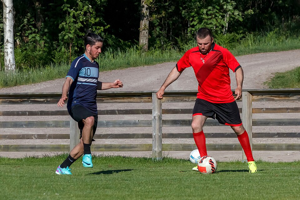 Primer plano de un jugador a punto de patear un córner